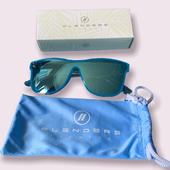 Blue Blenders Unisex Sunglasses - Picture 3 of 5